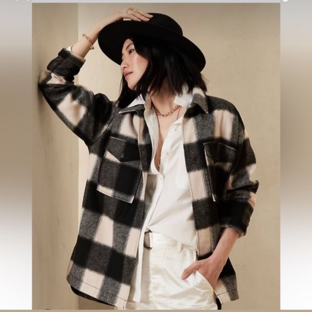 NWOT - Banana Republic Black and White Plaid Button Down Shacket (Petite)